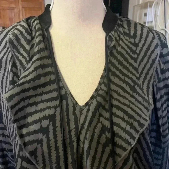 Signature by Shine Sz S Ruffled blouse - Picture 5 of 10